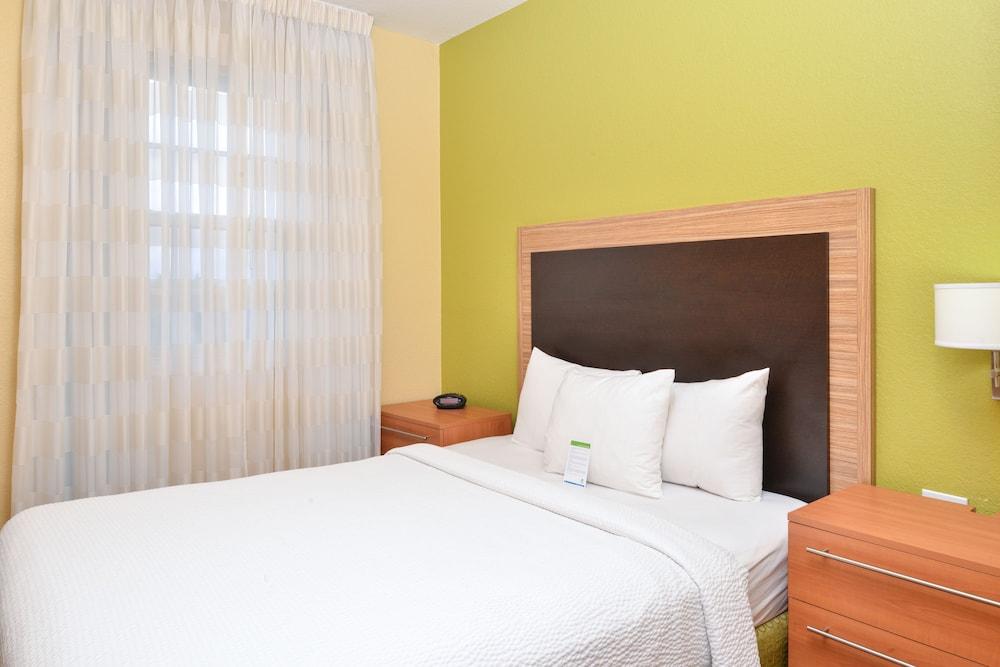 Candlewood Suites Miami Doral by IHG photo 3