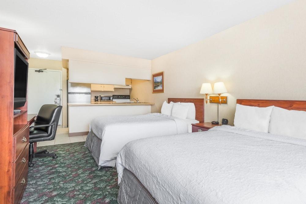 Howard Johnson by Wyndham Gillette photo 34