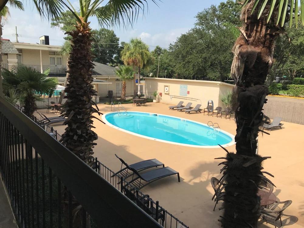 Carmel Inn & Suites photo 22