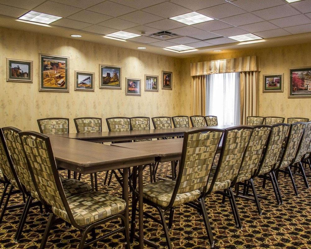 Comfort Suites Edinboro photo 41