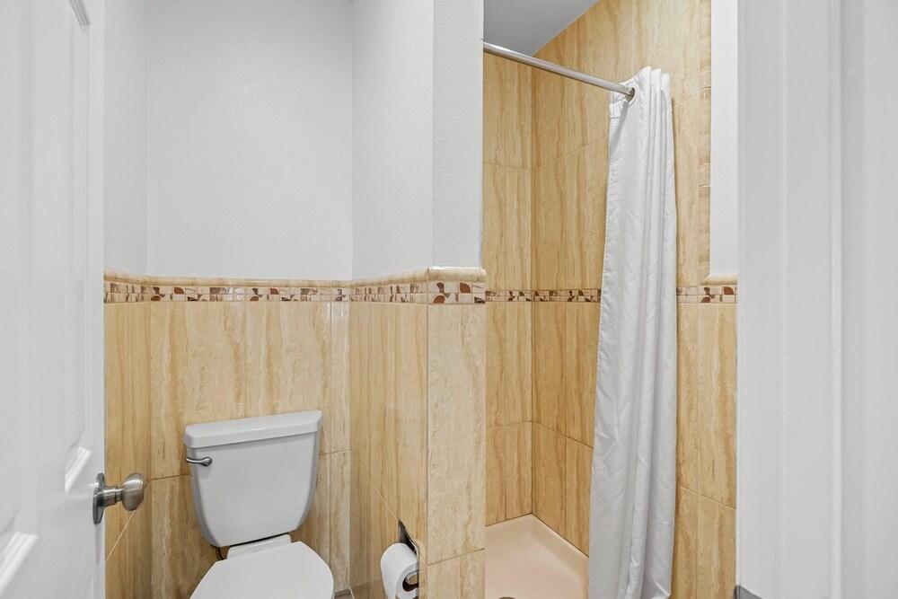 Rodeway Inn Commerce - Los Angeles photo 13