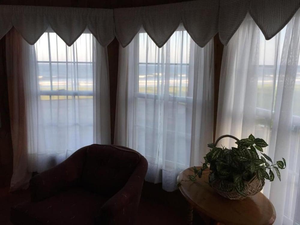 Holiday House Inn photo 50