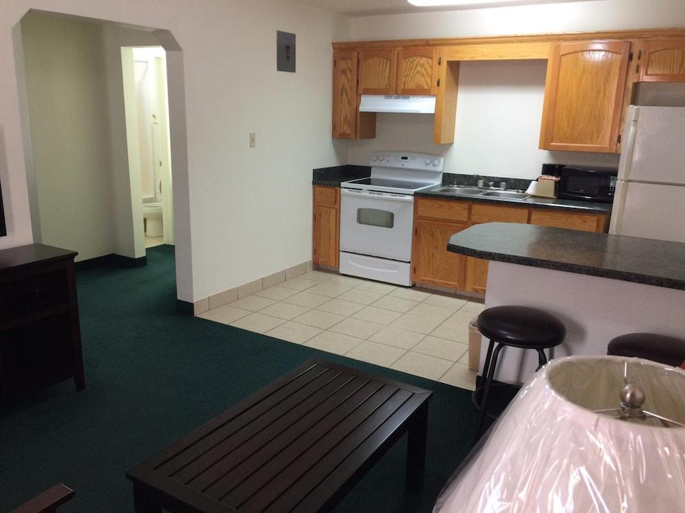Travel Inn & Suites photo 19