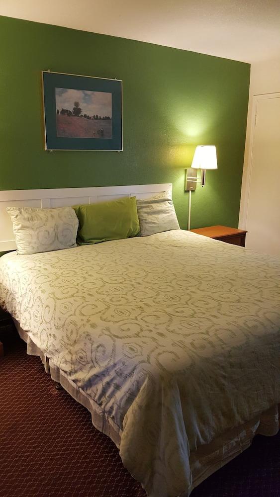 Budget Inn and Suites El Centro photo 21