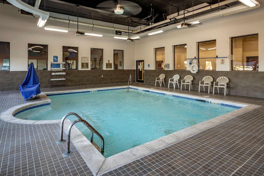 Comfort Suites Batesville photo 24