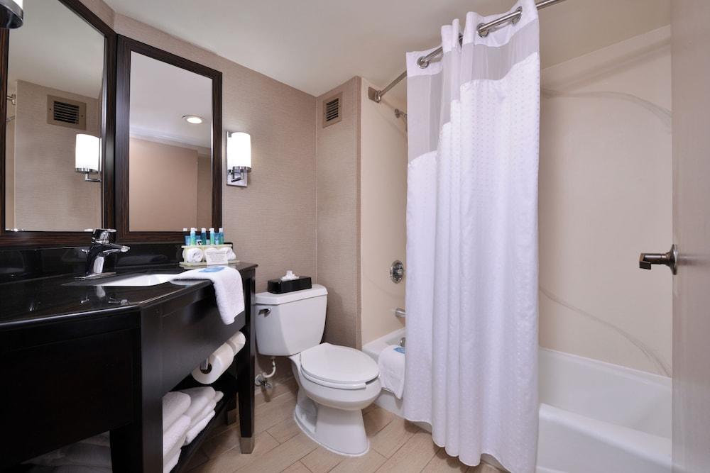 Holiday Inn Express Burlington by IHG photo 22