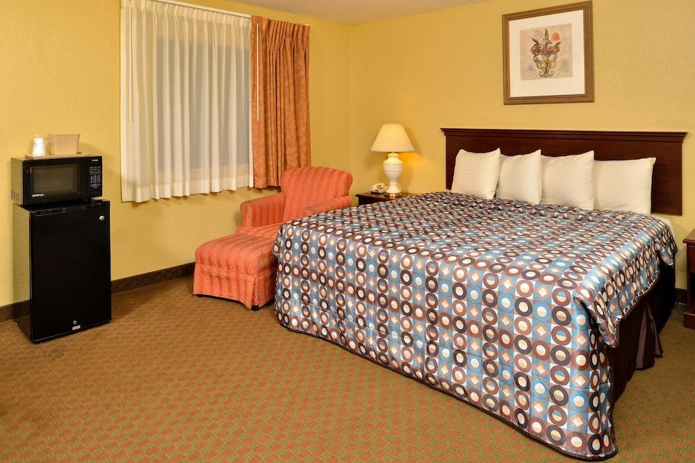 Americas Best Value Inn Starke photo 8