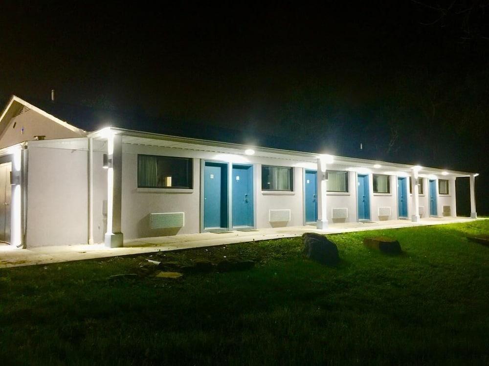 Hillside Motel photo 1