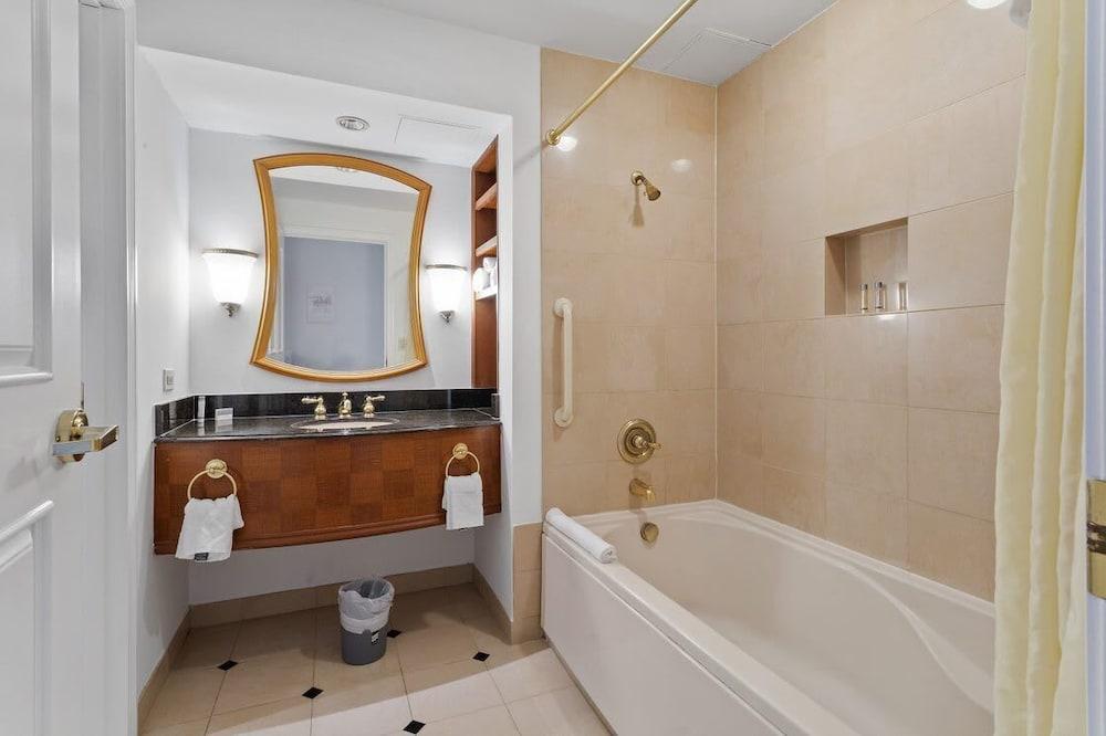 Beachfront Double Queen Hotel CozySuite photo 17