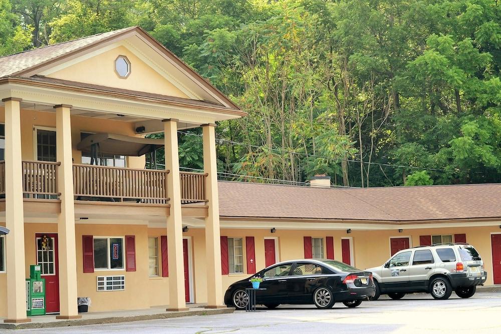 Holiday Motel photo 11