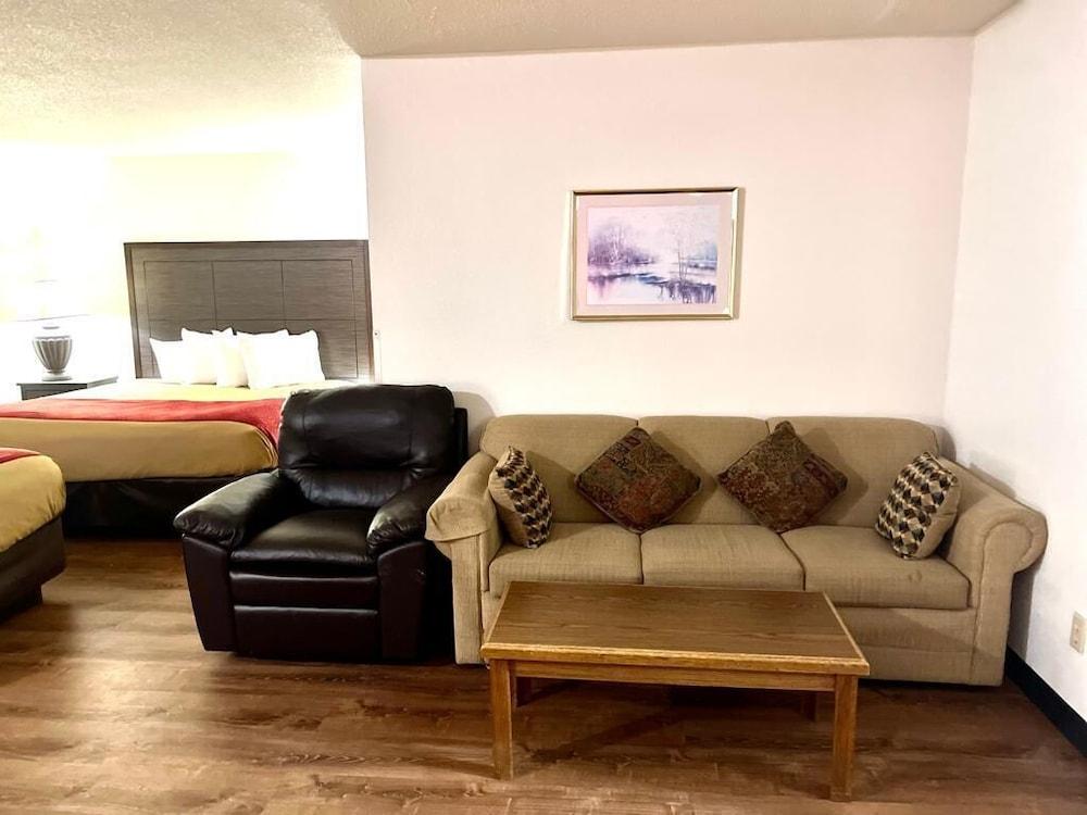 Econo Lodge Oacoma - Chamberlain West photo 13