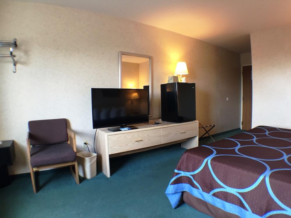 Super 8 by Wyndham Canandaigua photo 14