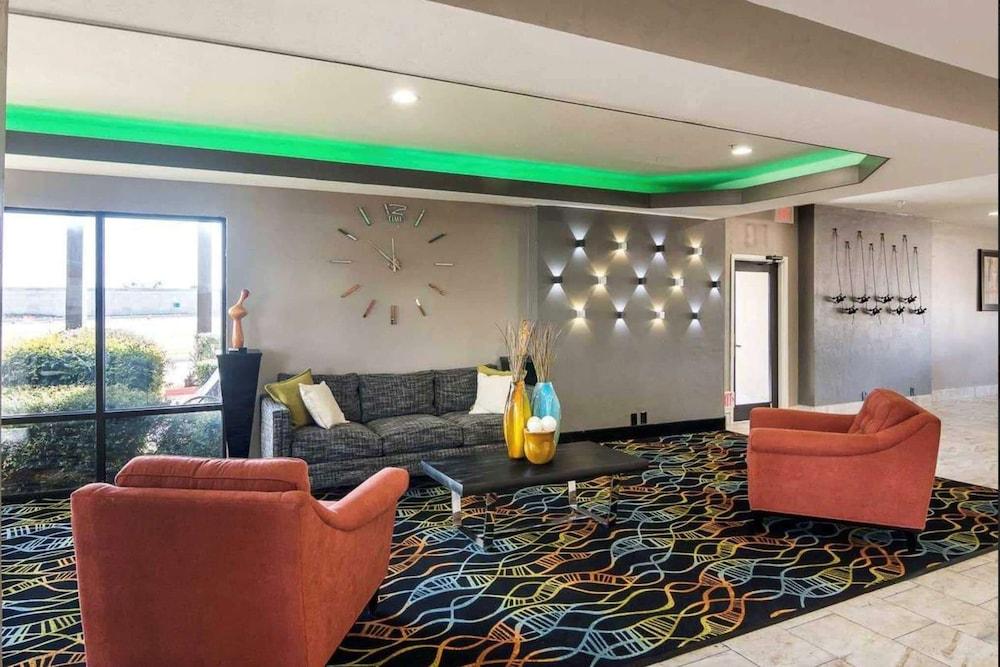Days Inn by Wyndham Fort Worth North / Fossil Creek photo 15