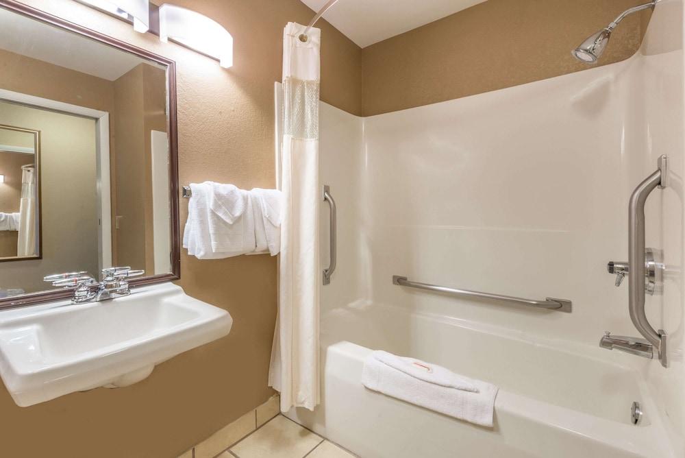 Baymont by Wyndham Lancaster photo 11