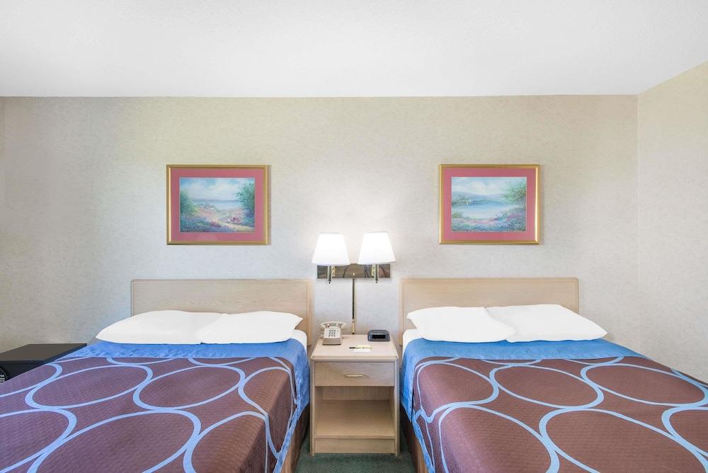 Super 8 by Wyndham Canandaigua photo 31