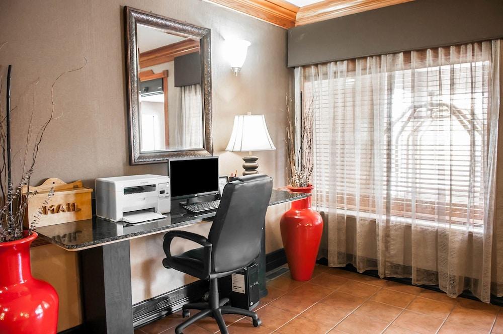Comfort Suites Albuquerque/North Journal Center photo 16