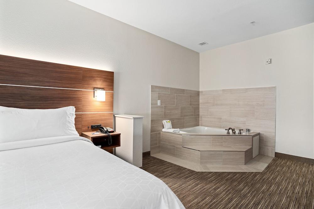 Holiday Inn Express Suites Van Buren-Ft Smith Area by IHG photo 28