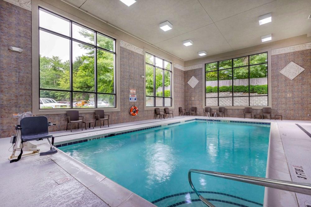 Comfort Suites Boone - University Area photo 27