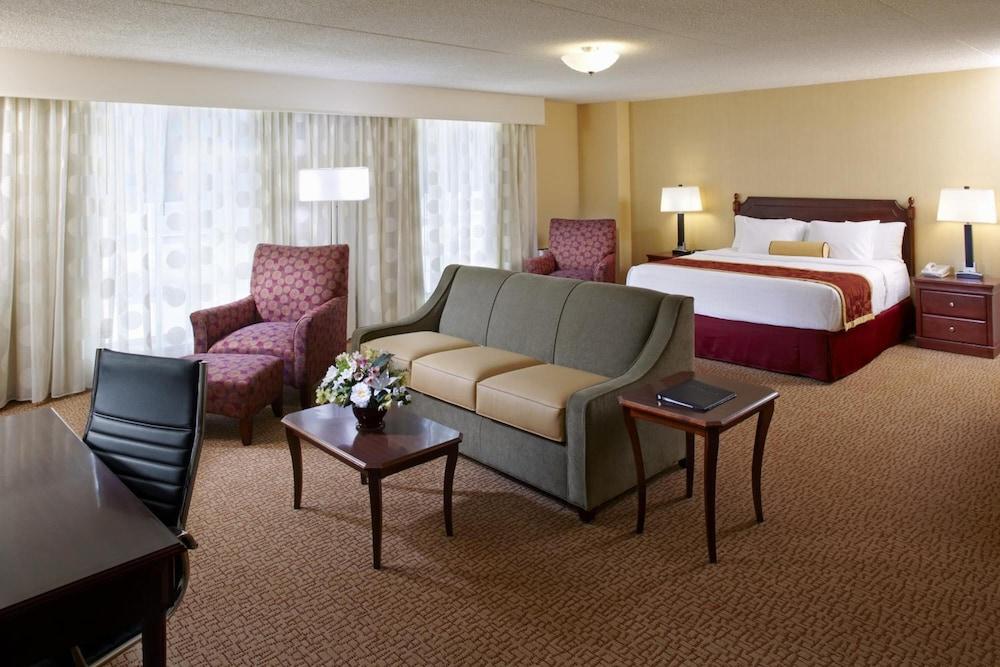 Clinton Inn Hotel & Event Center photo 4