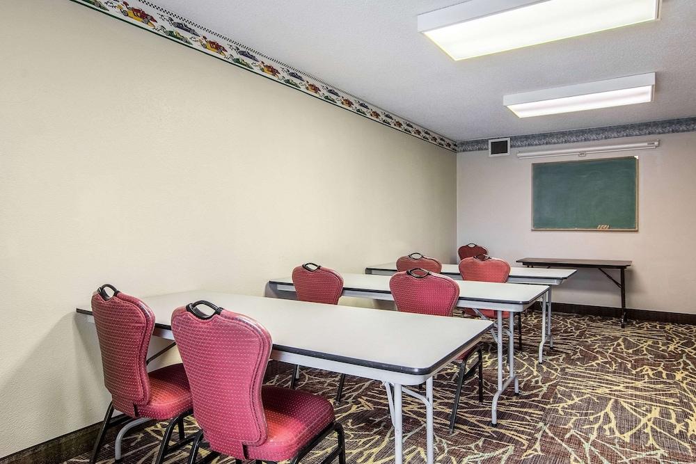 Quality Inn Oakwood - Gainesville photo 24