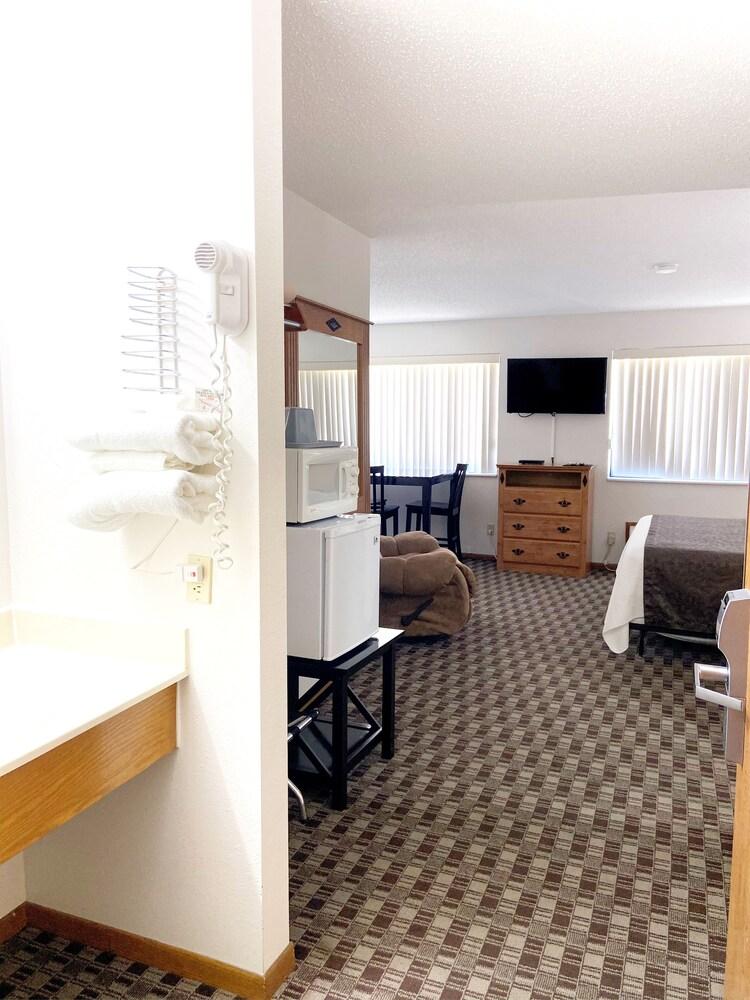 Burke Inn Motel & Suites photo 26