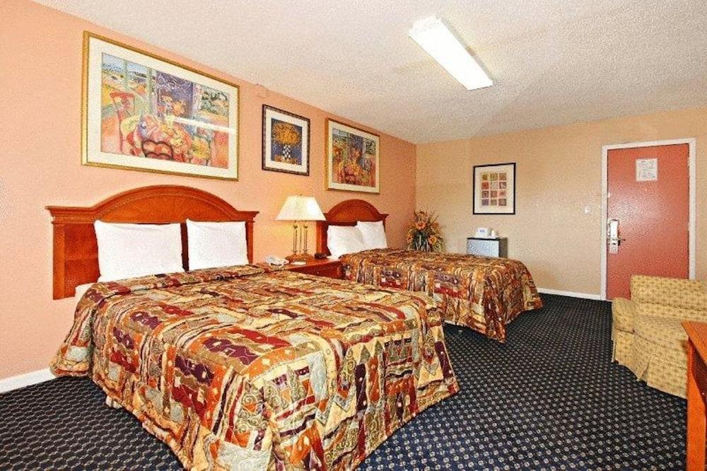 Regal Inn & Suites photo 32