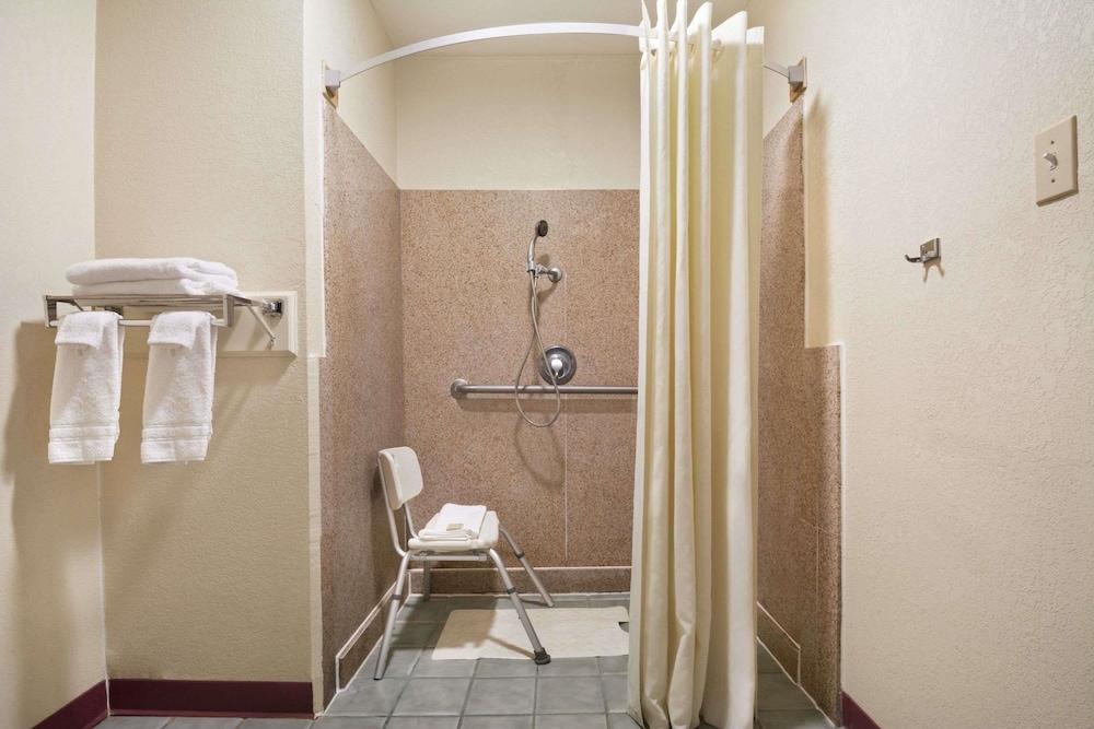 Staywell Suites photo 13