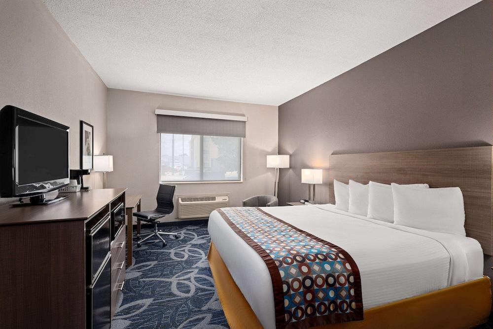 Baymont by Wyndham Waterloo photo 5