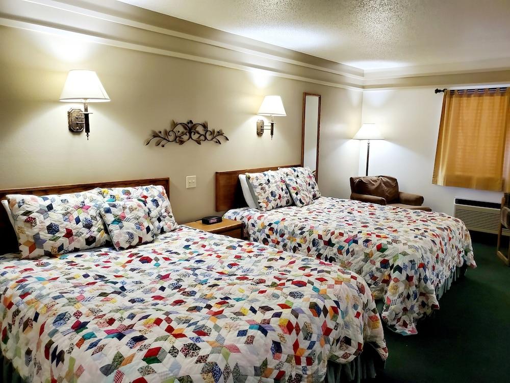 Covered Wagon Motel photo 54