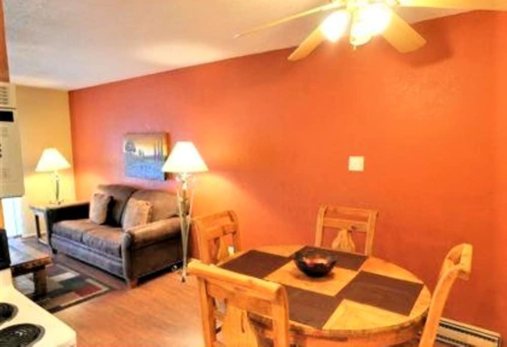 Pinecliff Village photo 46