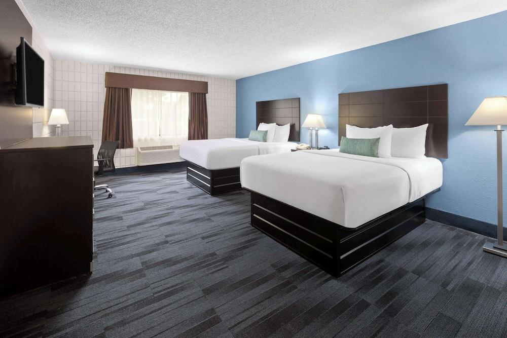 Baymont Inn and Suites by Wyndham Farmington, MO photo 23