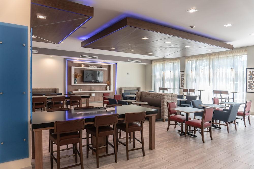 Holiday Inn Express & Suites Birmingham - Homewood by IHG photo 25