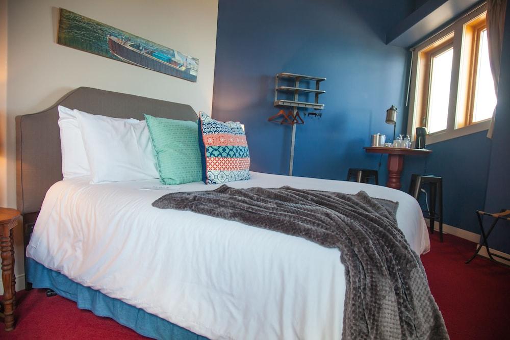 Blue Wave Inn photo 44
