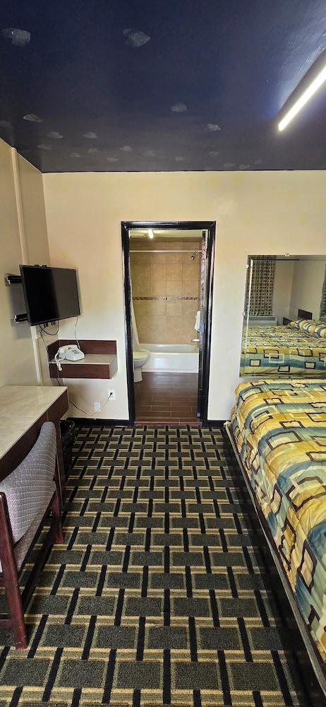 Royal Budget Inn photo 30
