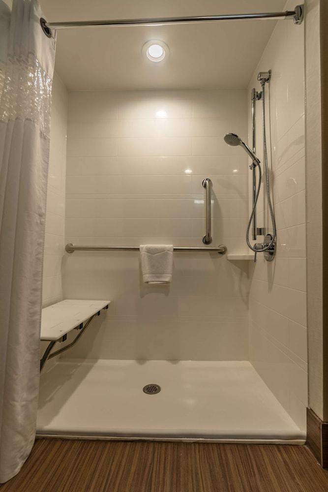 Hampton Inn Winchester-University/Mall Area photo 15