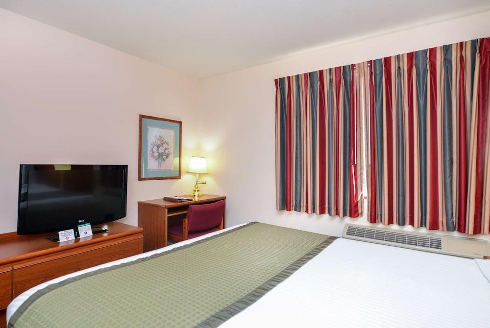 Travelodge Suites by Wyndham Newberg photo 23