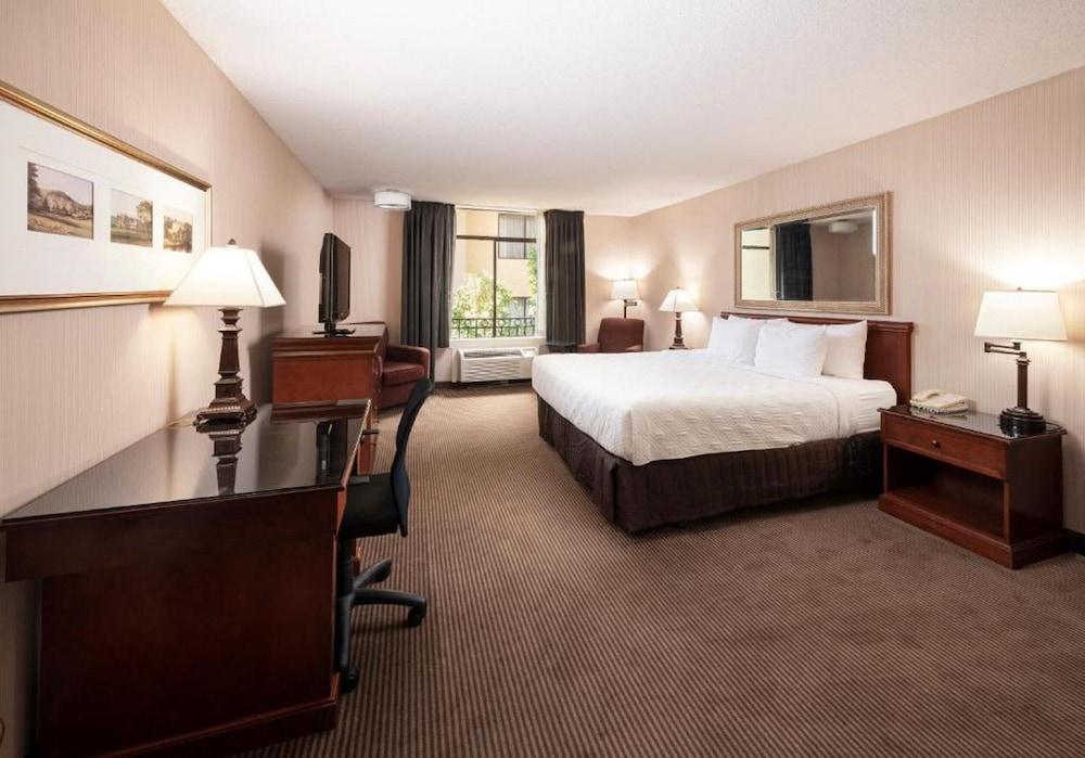 FairBridge Hotel by Concord Plaza photo 17
