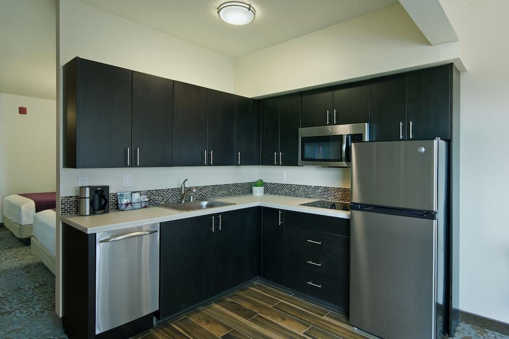 Oxford Suites Sonoma County photo 24