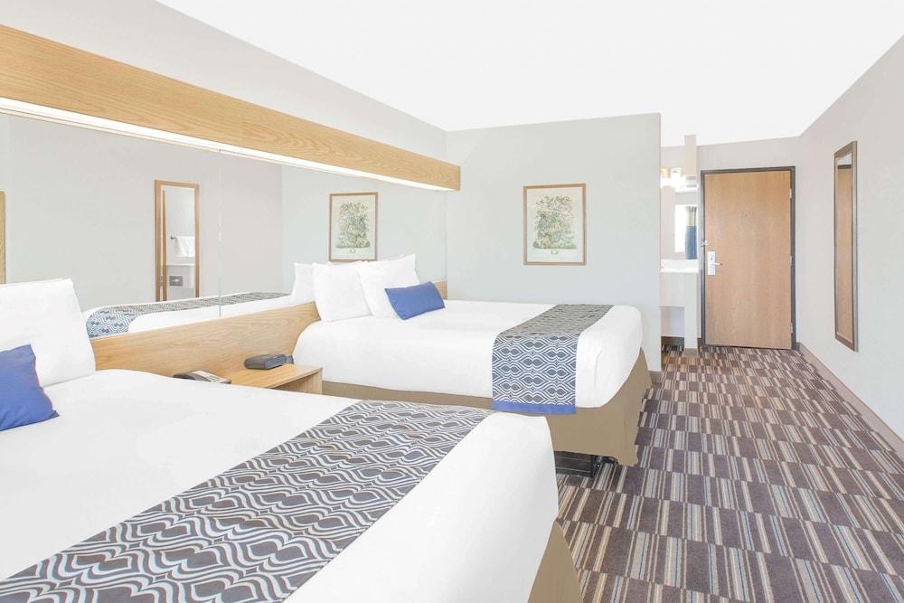Microtel Inn & Suites by Wyndham Ames photo 19