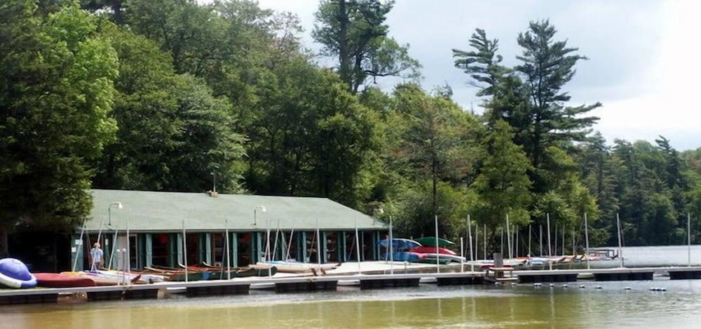 Crestmont Inn photo 19