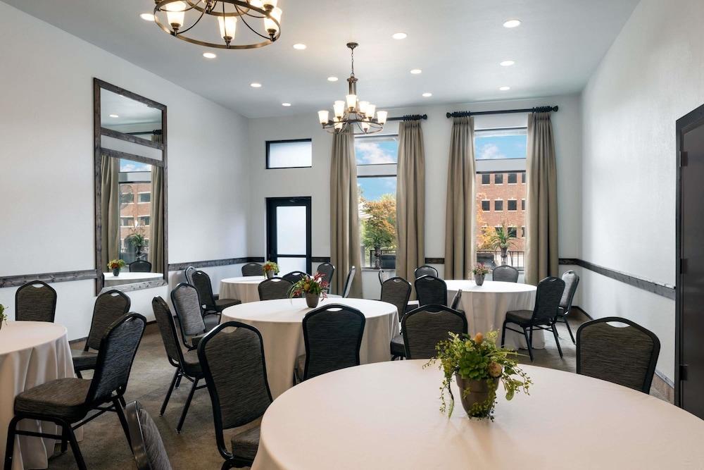 Hawthorn Extended Stay by Wyndham Rome photo 40