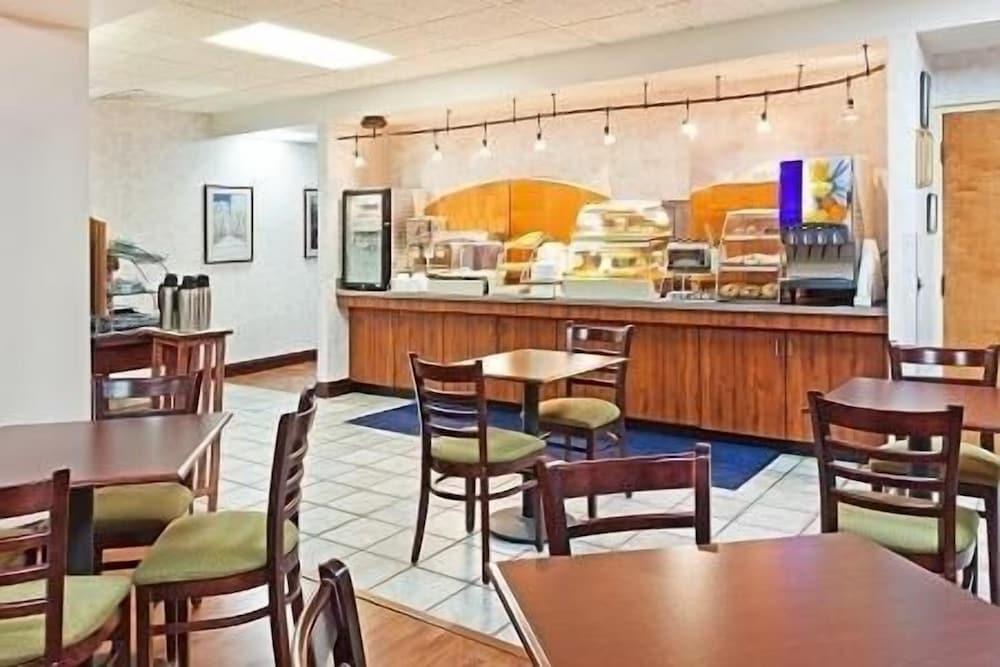 Mountain Inn & Suites photo 19