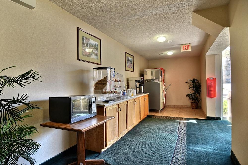 Rodeway Inn Bedford photo 41
