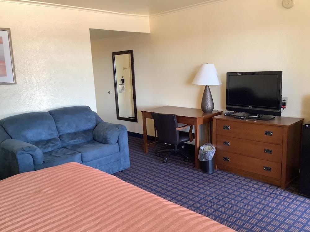 Silver Spur Vintage Inn & Suites photo 9