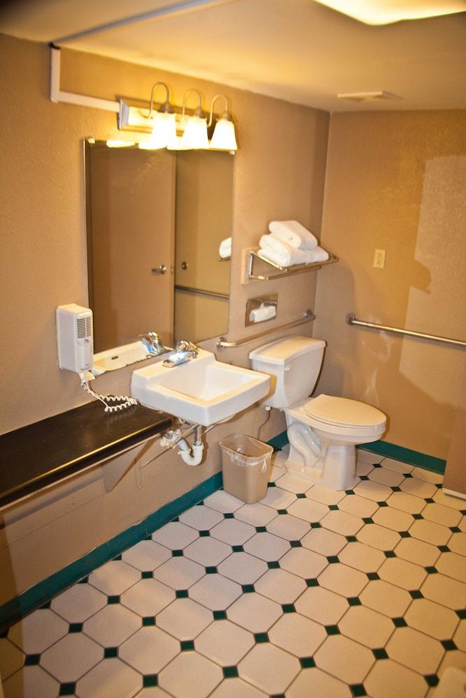Quality Inn & Suites Macon North photo 21