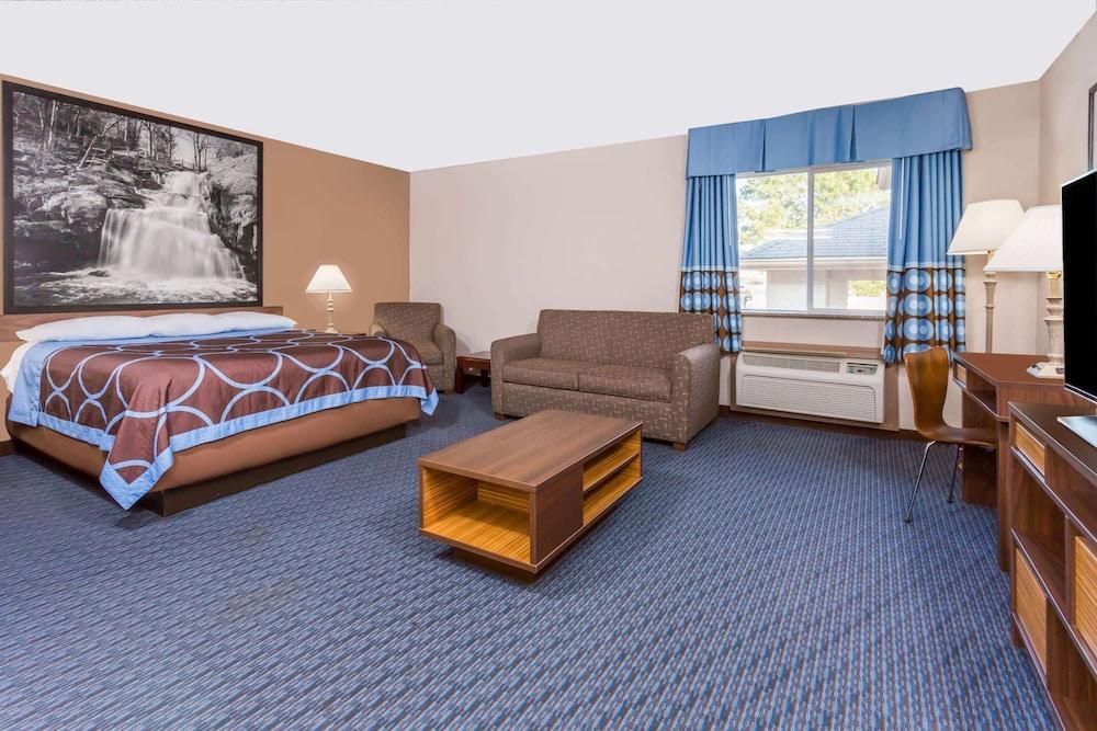 Super 8 by Wyndham El Dorado photo 2