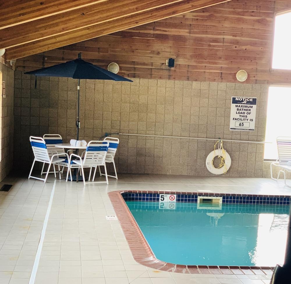 AmericInn by Wyndham Kewanee photo 67