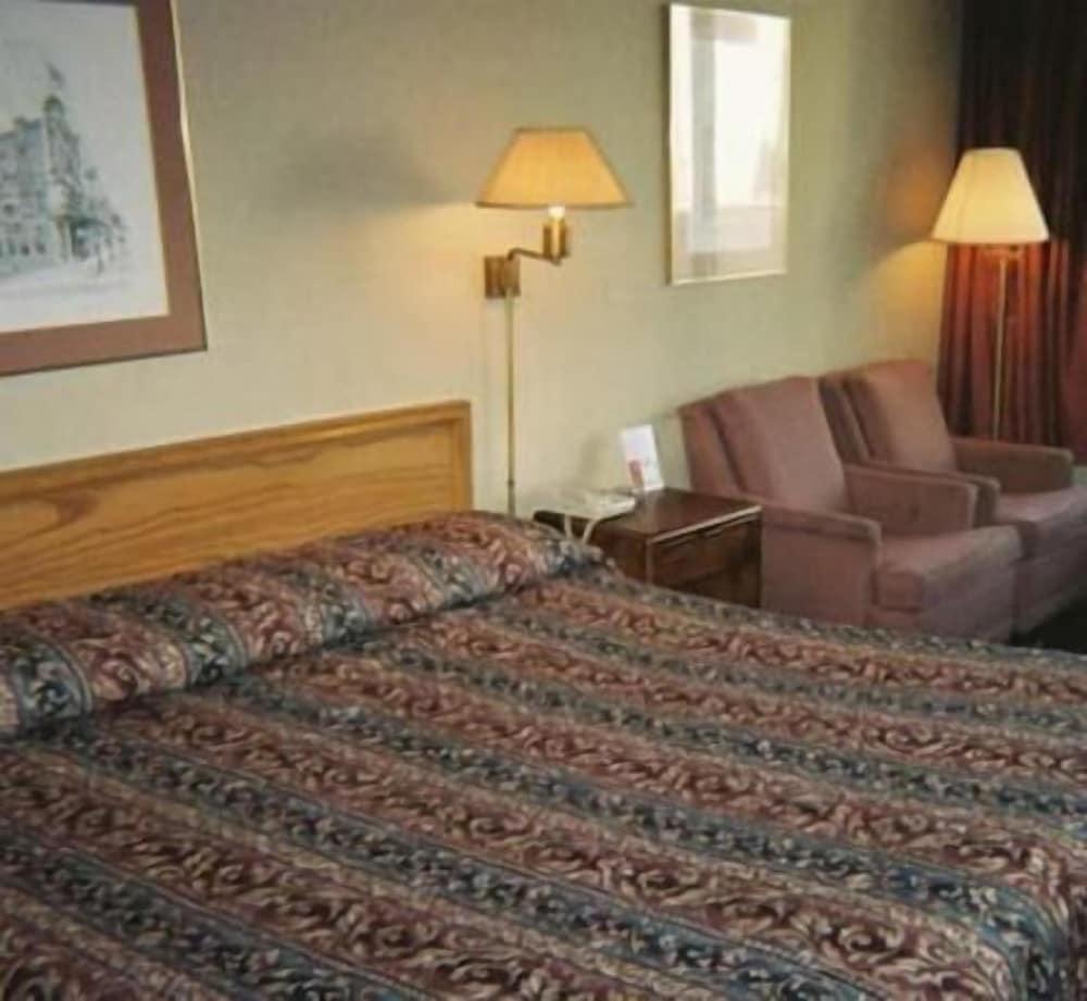Royal Extended Stay Alcoa photo 5