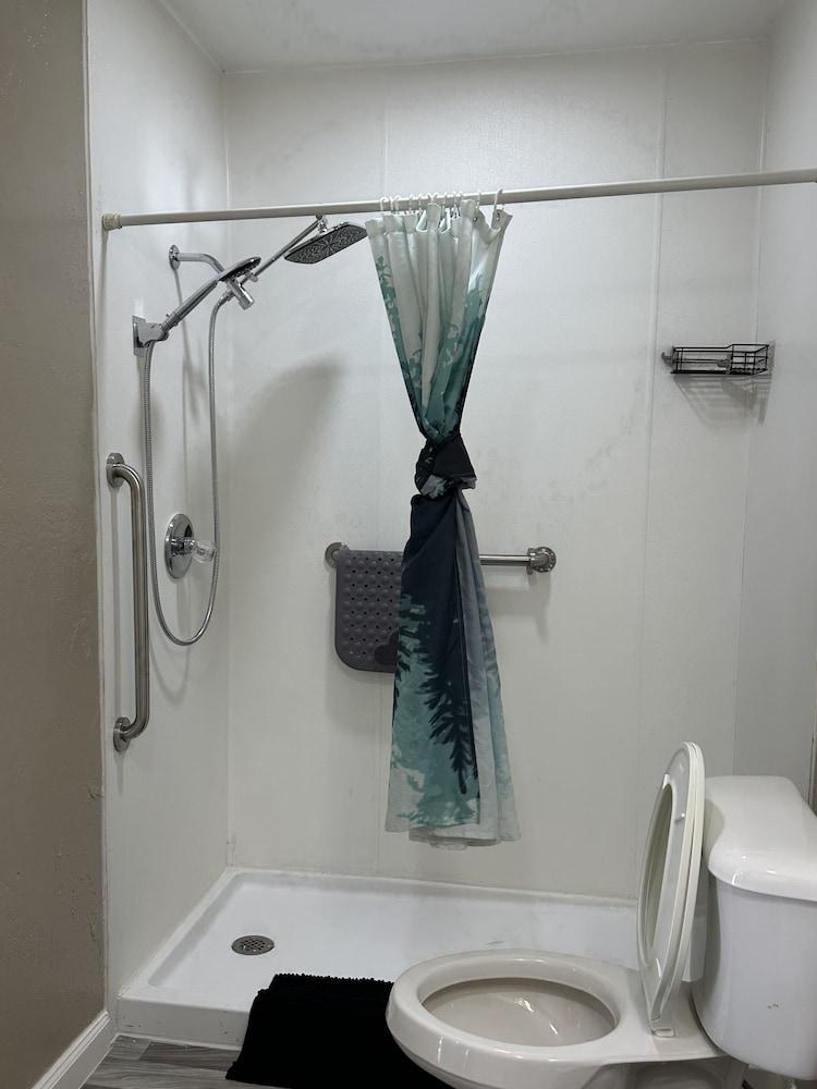Travelers Inn Motel photo 45