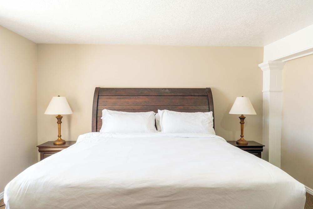 Road Creek Inn photo 34